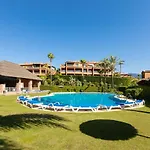 Cozy Living Space Near Scenic Golf Greens! Estepona