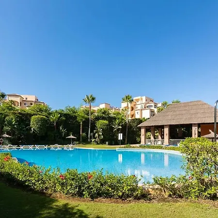 Cozy Living Space Near Scenic Golf Greens!