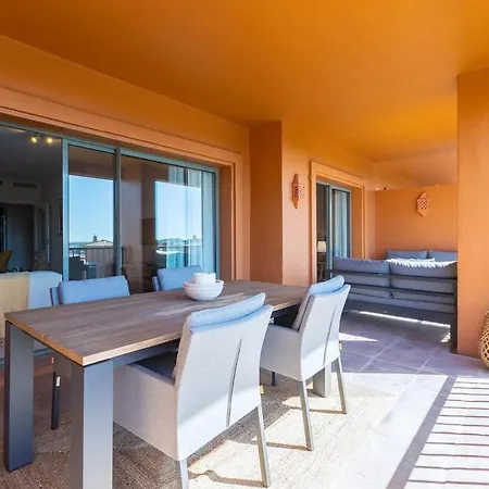 Cozy Living Space Near Scenic Golf Greens! Casa de Férias Estepona