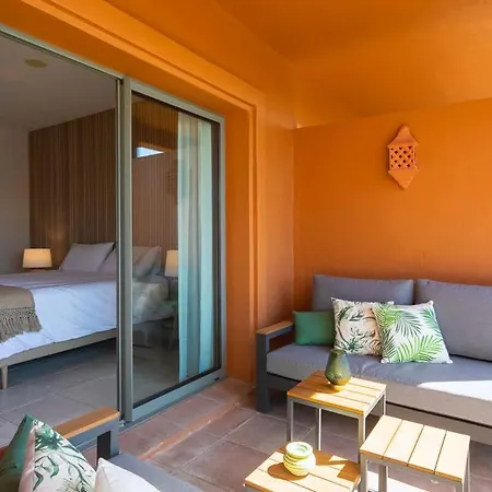 Cozy Living Space Near Scenic Golf Greens! Nyaraló Estepona