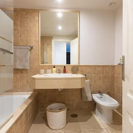 Cozy Living Space Near Scenic Golf Greens! Nyaraló *