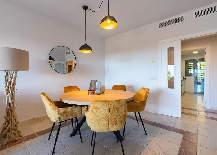 Cozy Living Space Near Scenic Golf Greens!