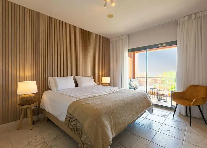 펜션 Cozy Living Space Near Scenic Golf Greens! 에스테포나