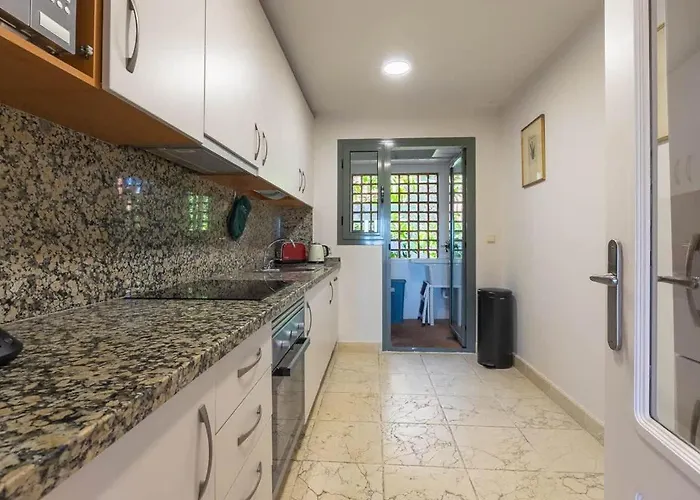 Cozy Living Space Near Scenic Golf Greens! 펜션