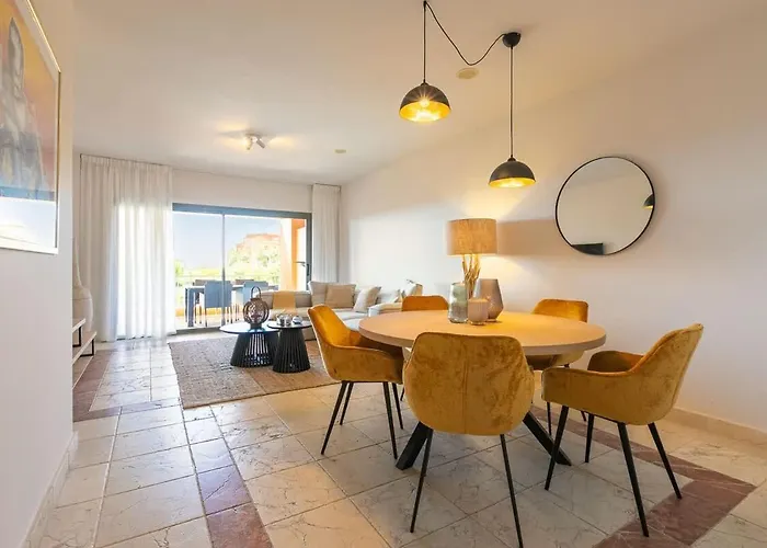 펜션 Cozy Living Space Near Scenic Golf Greens! 에스테포나