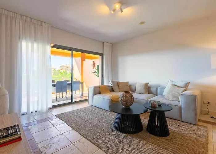 Cozy Living Space Near Scenic Golf Greens! *