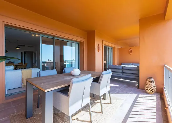 Cozy Living Space Near Scenic Golf Greens! Casa vacanze Estepona