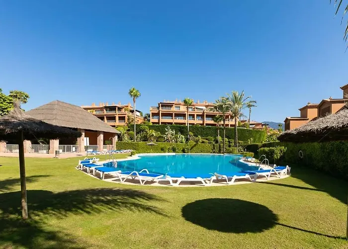 Cozy Living Space Near Scenic Golf Greens! Estepona